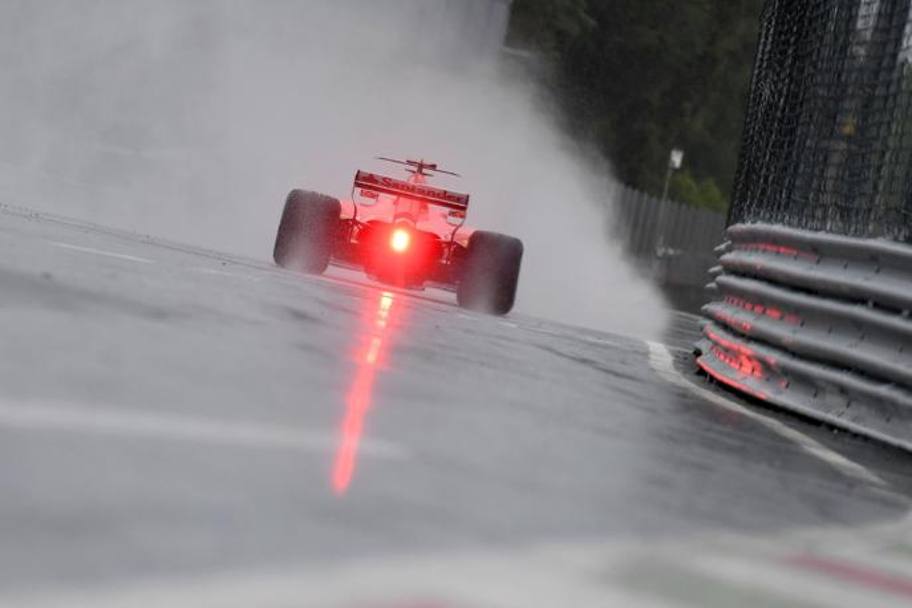 Vettel durante le prove (Afp)